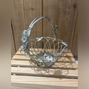 Vintage Godinger Silver Art Co. Silverplated Grape & Leaf Basket Post 1940 - 8”